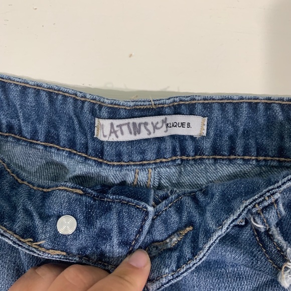 Ripped freyed blue jeans - Picture 2 of 2